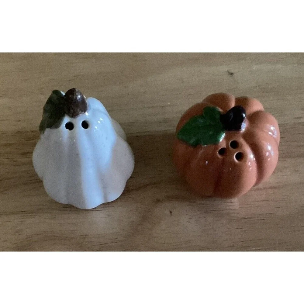 Pumpkin Salt And‎ Pepper Shakers, Set Of 2, White And Orange